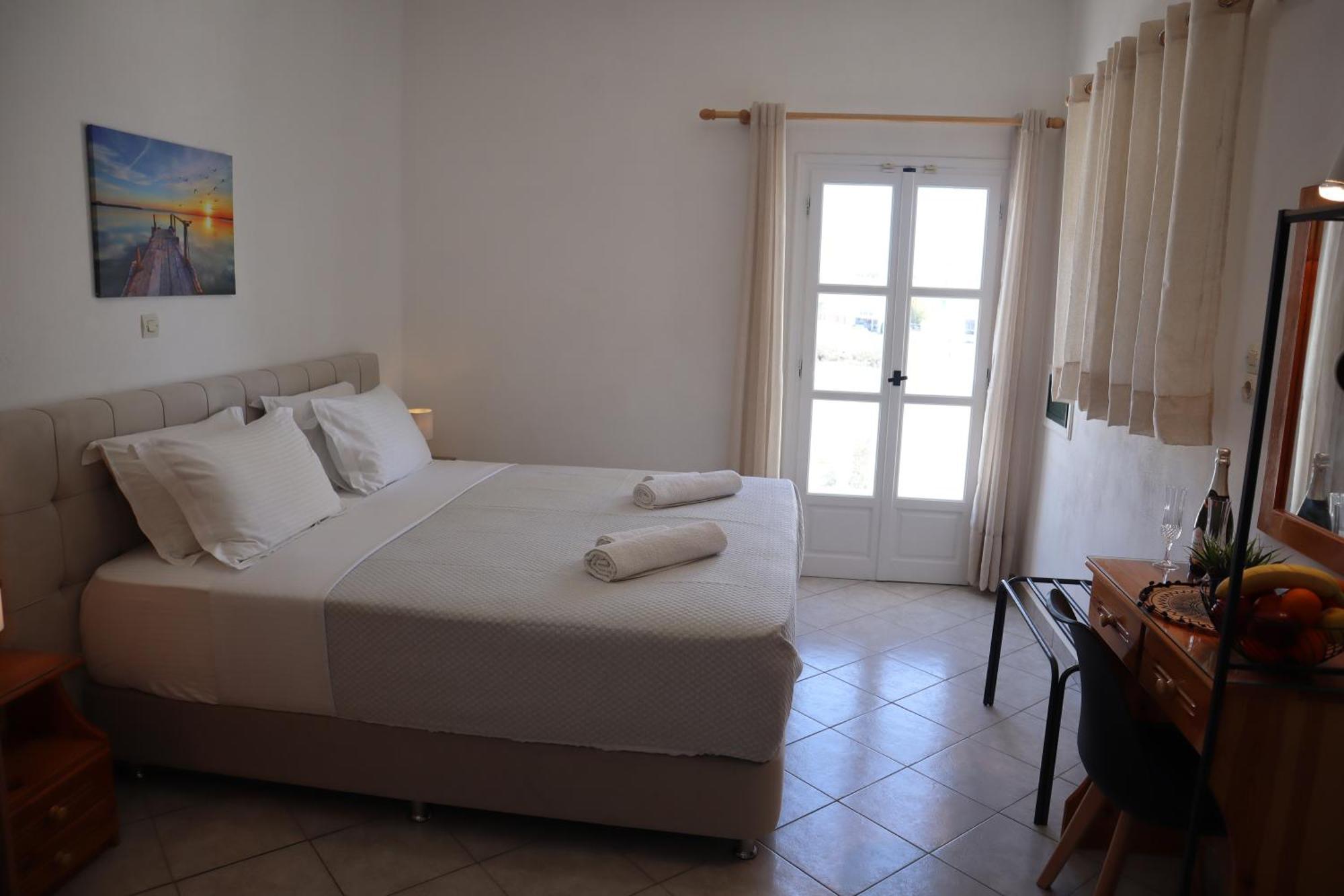 Pension St.George Rooms & Studios Perivolos  Ngoại thất bức ảnh