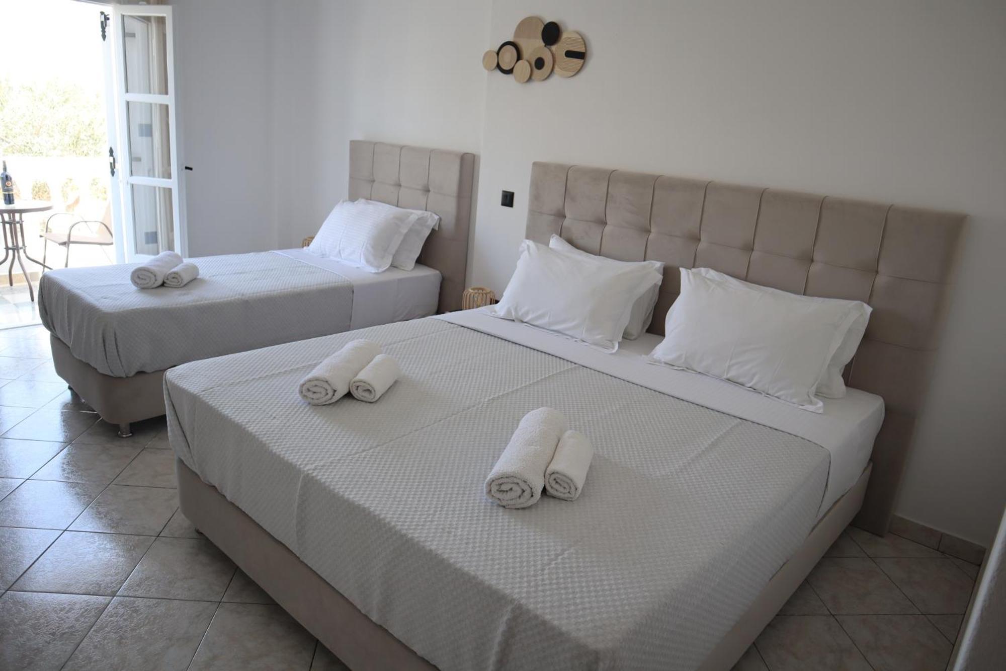 Pension St.George Rooms & Studios Perivolos  Ngoại thất bức ảnh